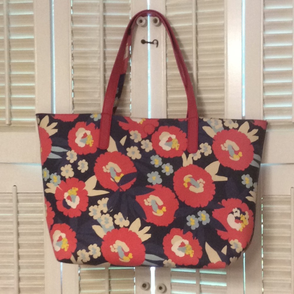 😍Flower Power Travel Tote😍